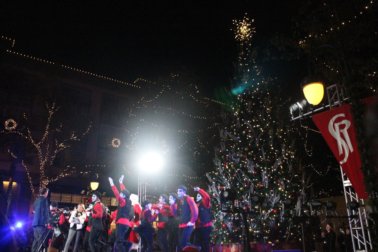 Santa Clara Community gathers to bring in the new holiday season with