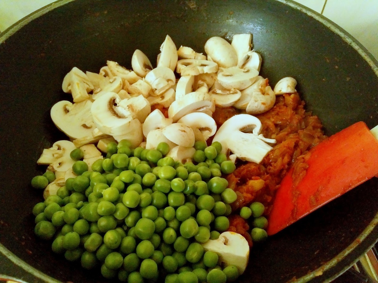 Annapurna Matar Mushroom / Mushroom With Green Peas Recipe