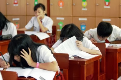 Pemerintah provinsi dan kabupaten/kota menyelenggara ujian sekolah.
