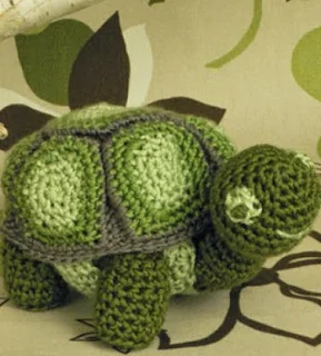 http://www.yarnspirations.com/naturallycaron-files/projects/turtle_toy/turtle_toy.pdf