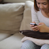 'Macam Mana Saya Tak Cari Isteri Kedua, Isteri Sibuk Layan Facebook & WhatsApp' - Suami