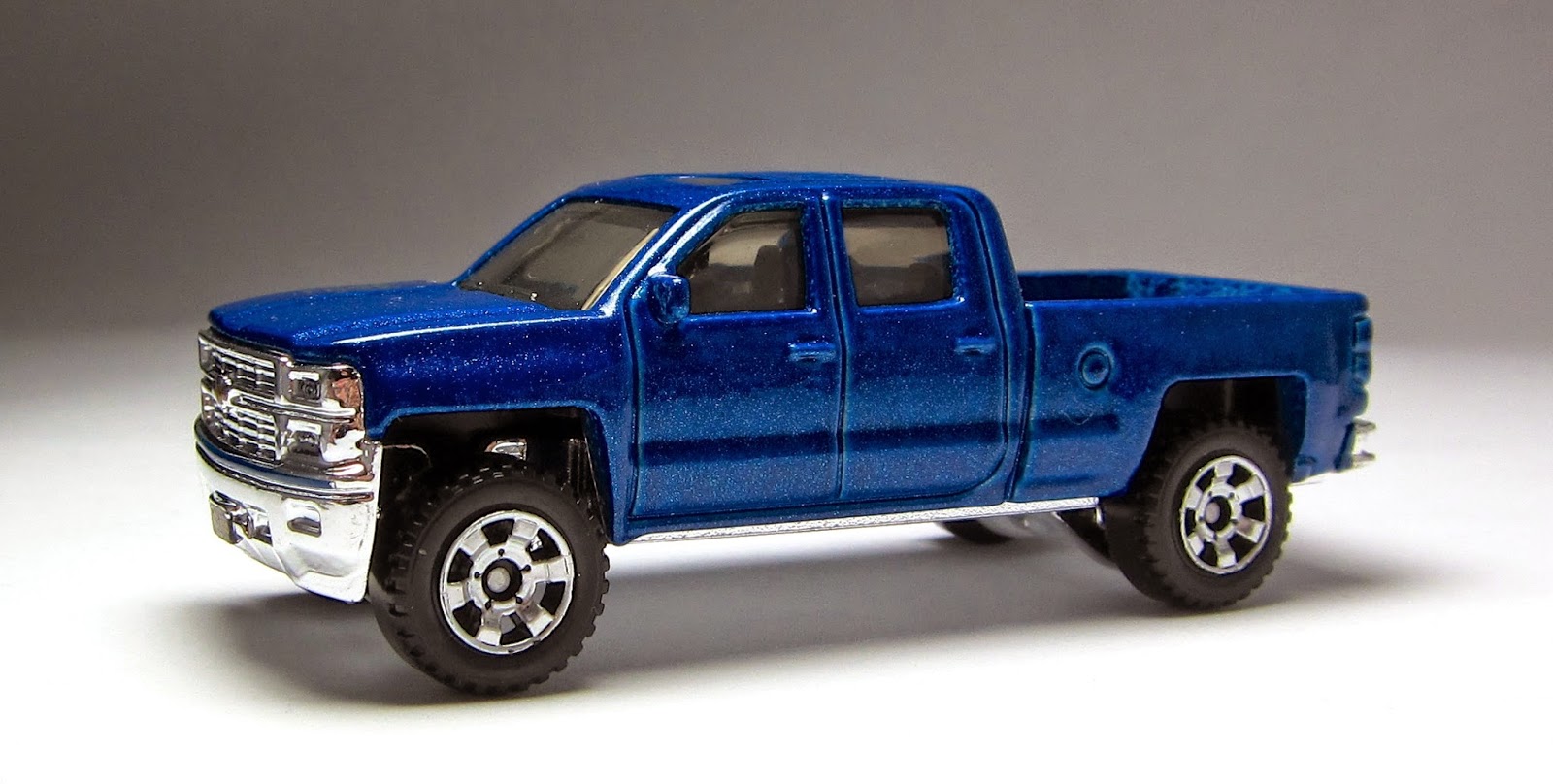 Car Lamley Group: First Look: Matchbox 2014 Chevy Silverado 1500...