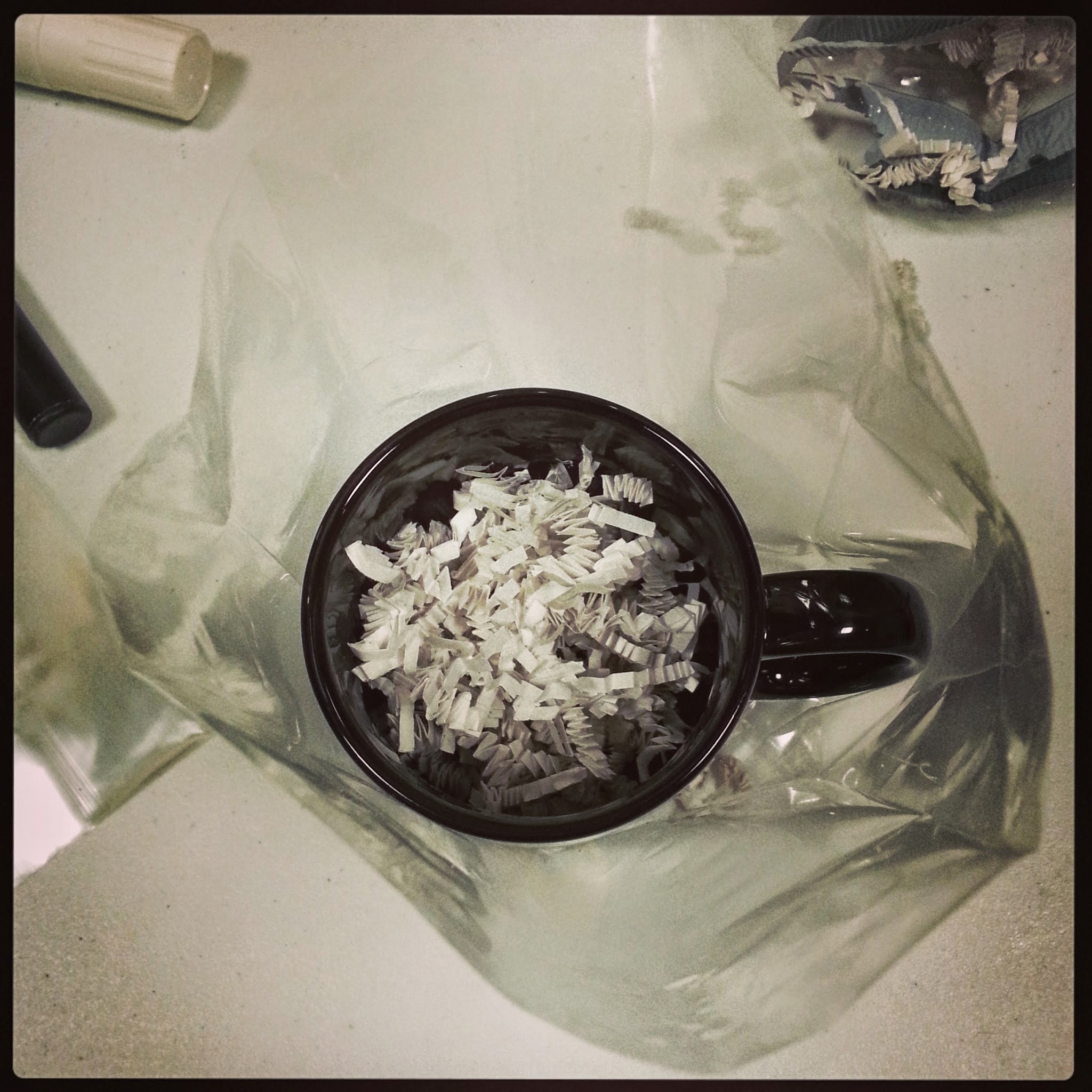 Confetti & Cocktail Parties How To Gift Wrap a Coffee Mug