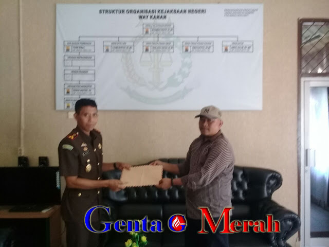 Diduga Pungli dan Simpangkan BOS, Kepsek SDS Sluai Diadukan ke Kejari Blambanganumpu