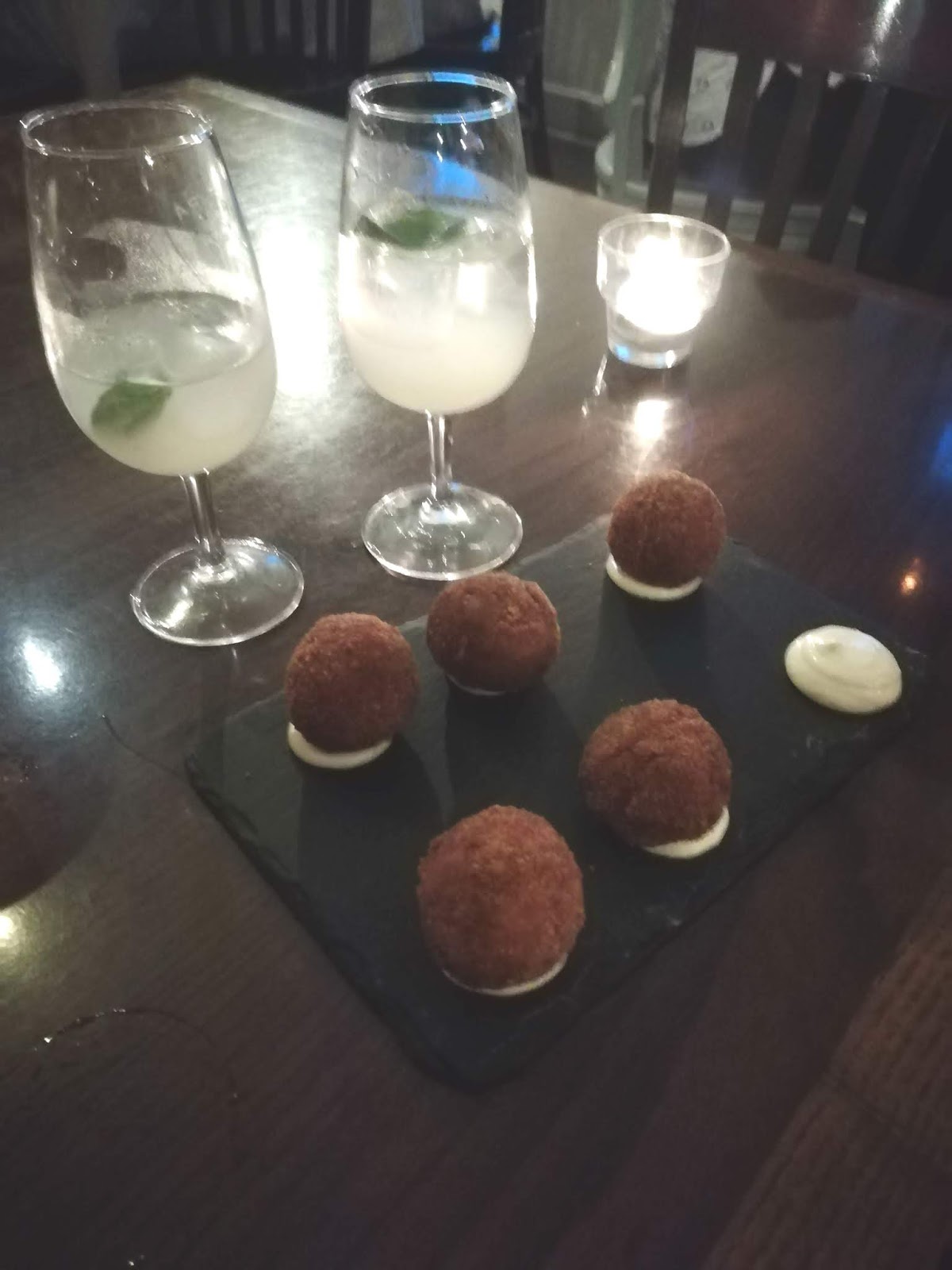 Visitas da Mãe Galinha Tágide Wine &Tapas Bar Chiado