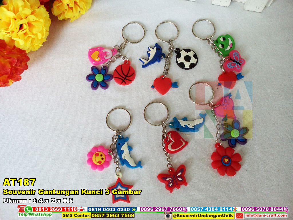 Souvenir Gantungan Kunci 3 Gambar Souvenir Pernikahan Souvenir Gantungan Kunci 3 Gambar Souvenir Pernikahan