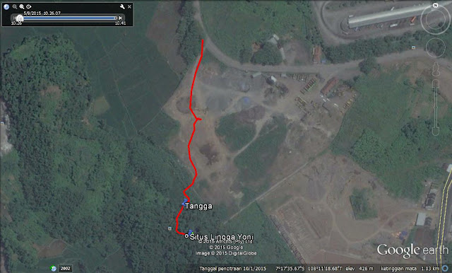 Screen capture dari Google Earth posisi Situs Purbakala Lingga Yoni Tasikmalaya. Garis merah adalah track dari pinggir jalan menuju situs. Screen capture dari Google Earth posisi Situs Purbakala Lingga Yoni Tasikmalaya. Garis merah adalah track dari pinggir jalan menuju situs.