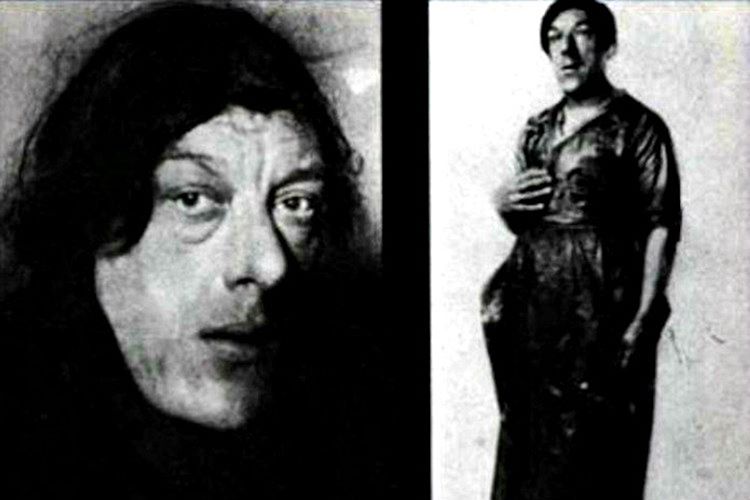 1914'te eşini kaybeden Mary, 4 çocuğu ile beraber beş parasız kalmıştı.