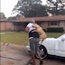 Un homme bat son chiot et lui casse une patte alors qu'un homme filme le tout en riant