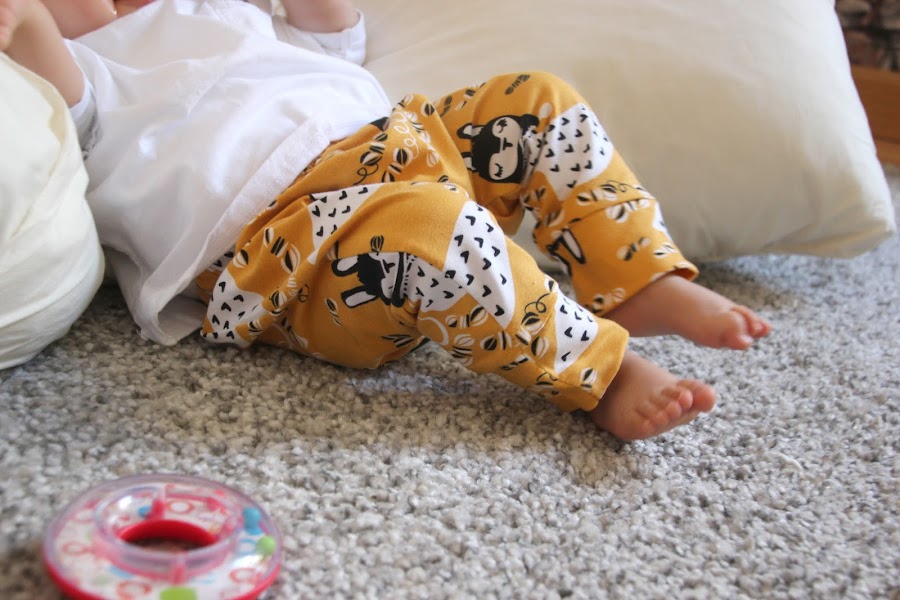 DIY Tutorial y patrones legins de bebé. Patrones gratis ropa bebe.