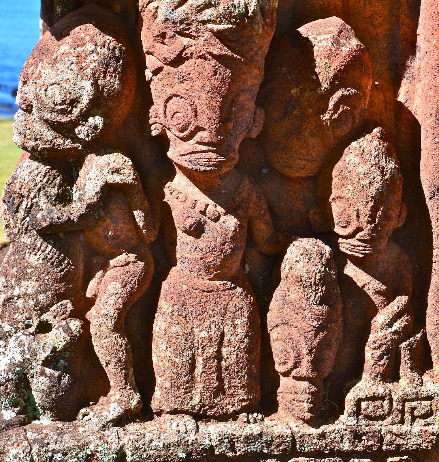 Самый древний и хорошо. Статуи рептилоидов (остров Нуку-Хива). Статуи рептилоидов французская Полинезия остров Нуку-Хива. Древние статуи рептилоидов на острове Нуку-Хива. Маркизские острова Нуку Хива.