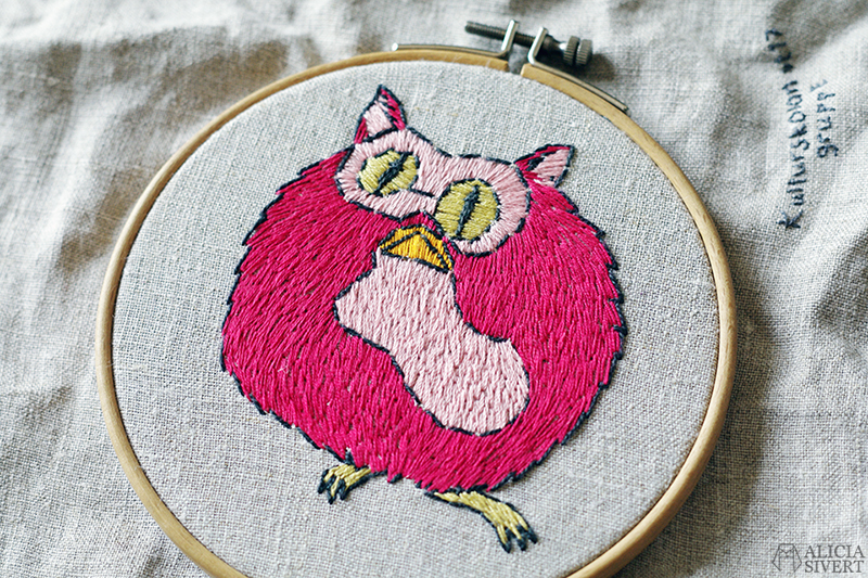Pygmy puff, embroidery by Alicia Sivertsson. aliciasivert alicia sivertsson alicia sivert skapa skapande kreativitet konst broderi brodera harry potter pygmépuff schattérsöm plattsöm sybåge fritt broderi embroidery free hand needlework hoop