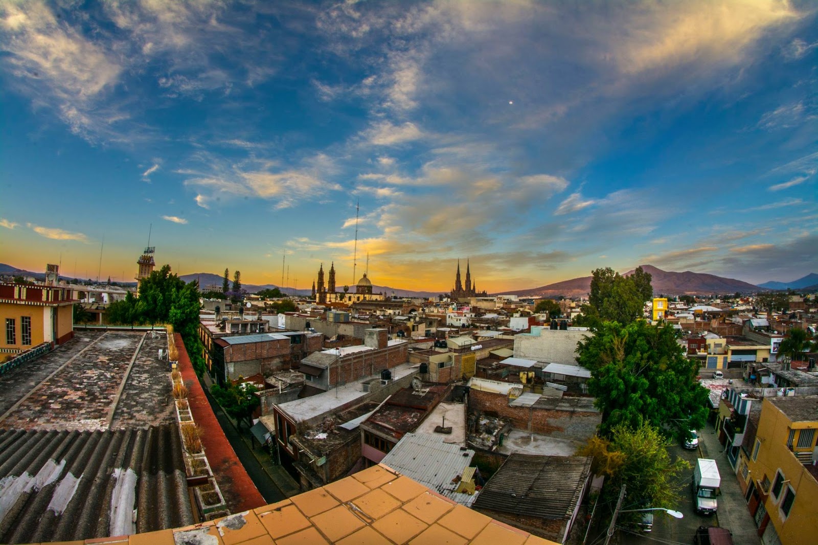 Jaime Ramos Méndez: Panorámica de Zamora en Michoacán - Fotografía de 