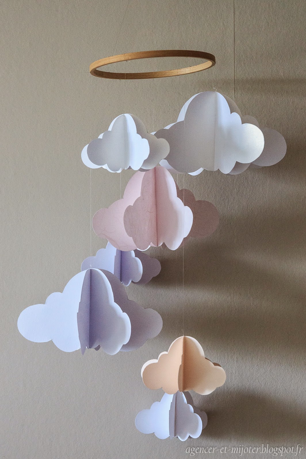 Agencer et Mijoter DIY mobile nuage en papiers (pour Melody)