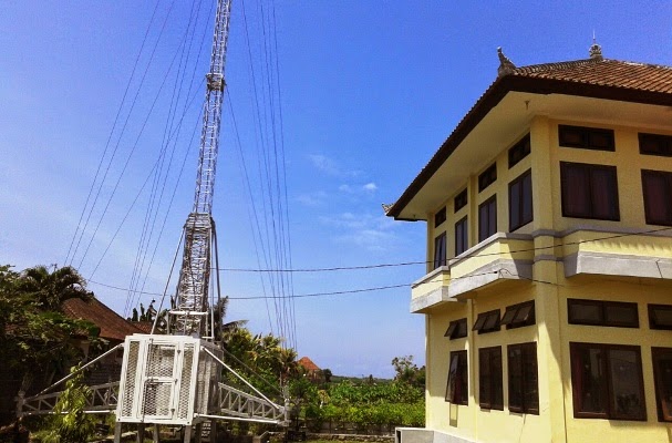 Warga Protes Tower Seluler di Kantor Desa