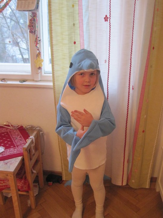 Tauche ein in die Welt der Delfine: Dein Delfinkostüm selber machen!