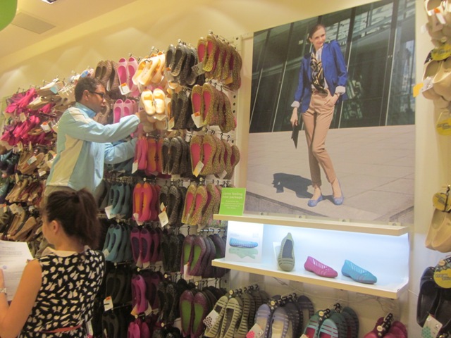 crocs aeon bukit tinggi