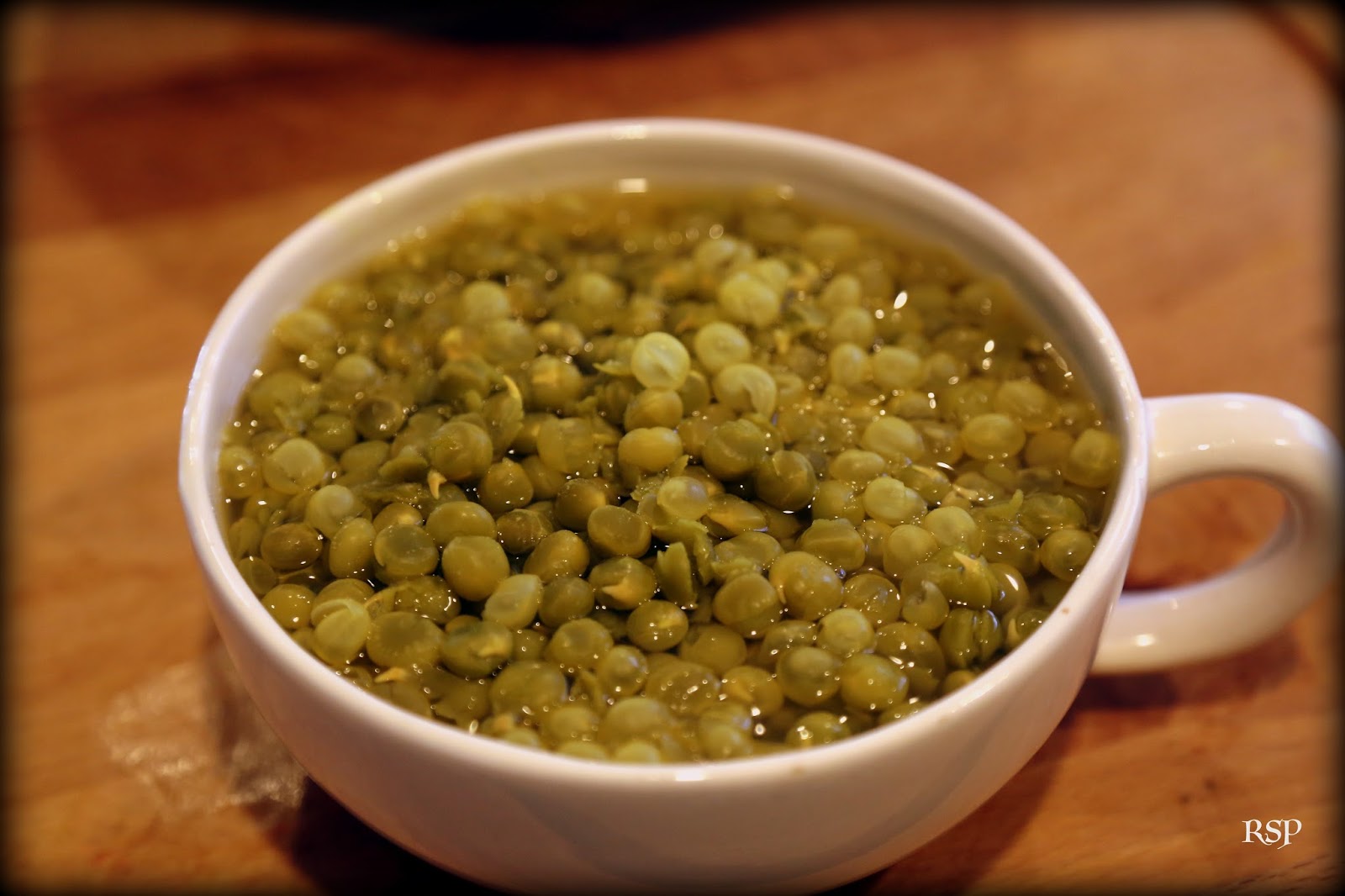 Kerau (Dried Peas) Gravy