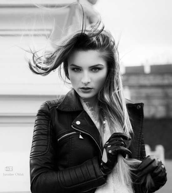 Jaroslaw Oldak watssup 500px arte fotografia mulheres modelos fashion beleza cabelos esvoaçantes preto e branco