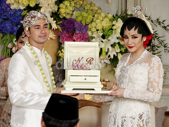 Pernikahan Artis Paling Mahal Mewah di Indonesia Pernikahan Artis Paling Mahal Mewah di Indonesia