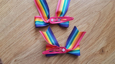 Rainbow hair clips for spring, and the perfect bow tutorial Rainbow hair clips for spring, and the perfect bow tutorial