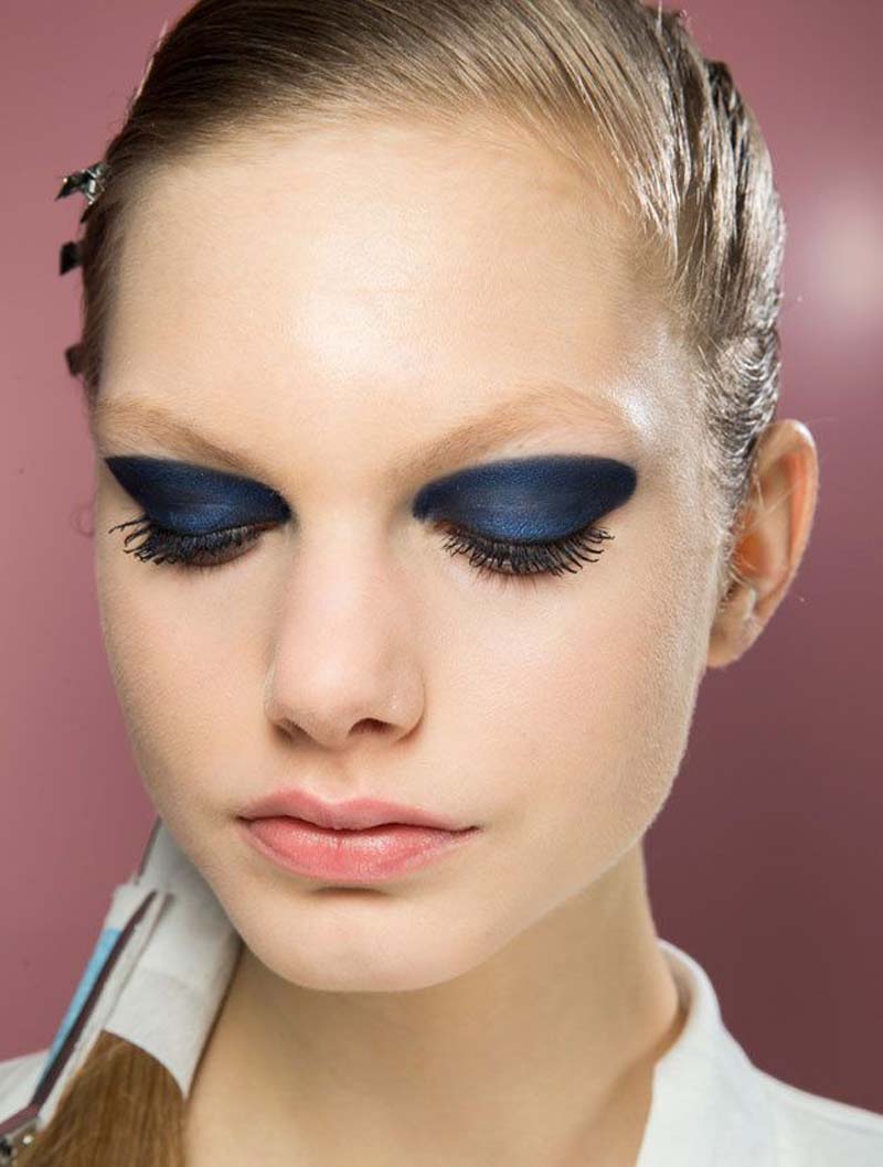 Color-Blocked Eyes Color blocking and matte skin came back