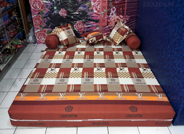 Sofa bed inoac motif new elve coklat Sofa bed inoac motif new LV atau elve coklat