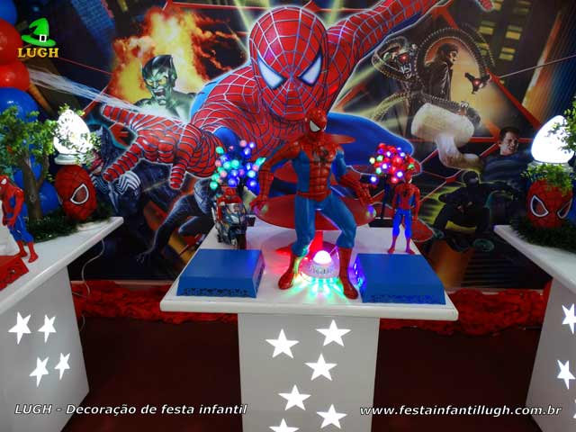 Festa infantil tema Homem Aranha - Decoração da mesa do bolo de aniversário