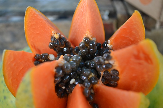 La papaya es la fruta esencial para el cuidado del sistema digestivo