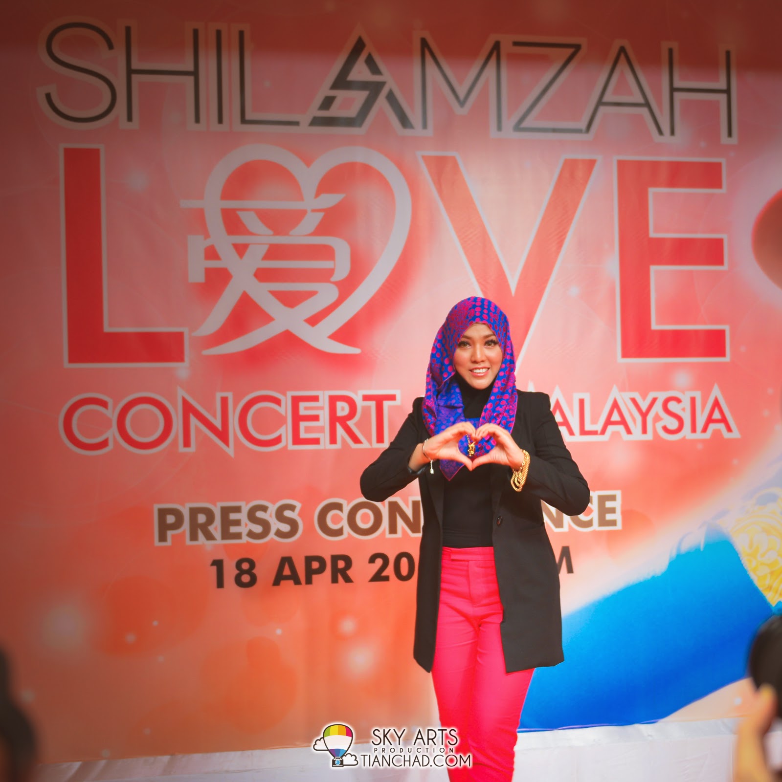 Here's LOVE to all the fans around the world by Shila Amzah!! 