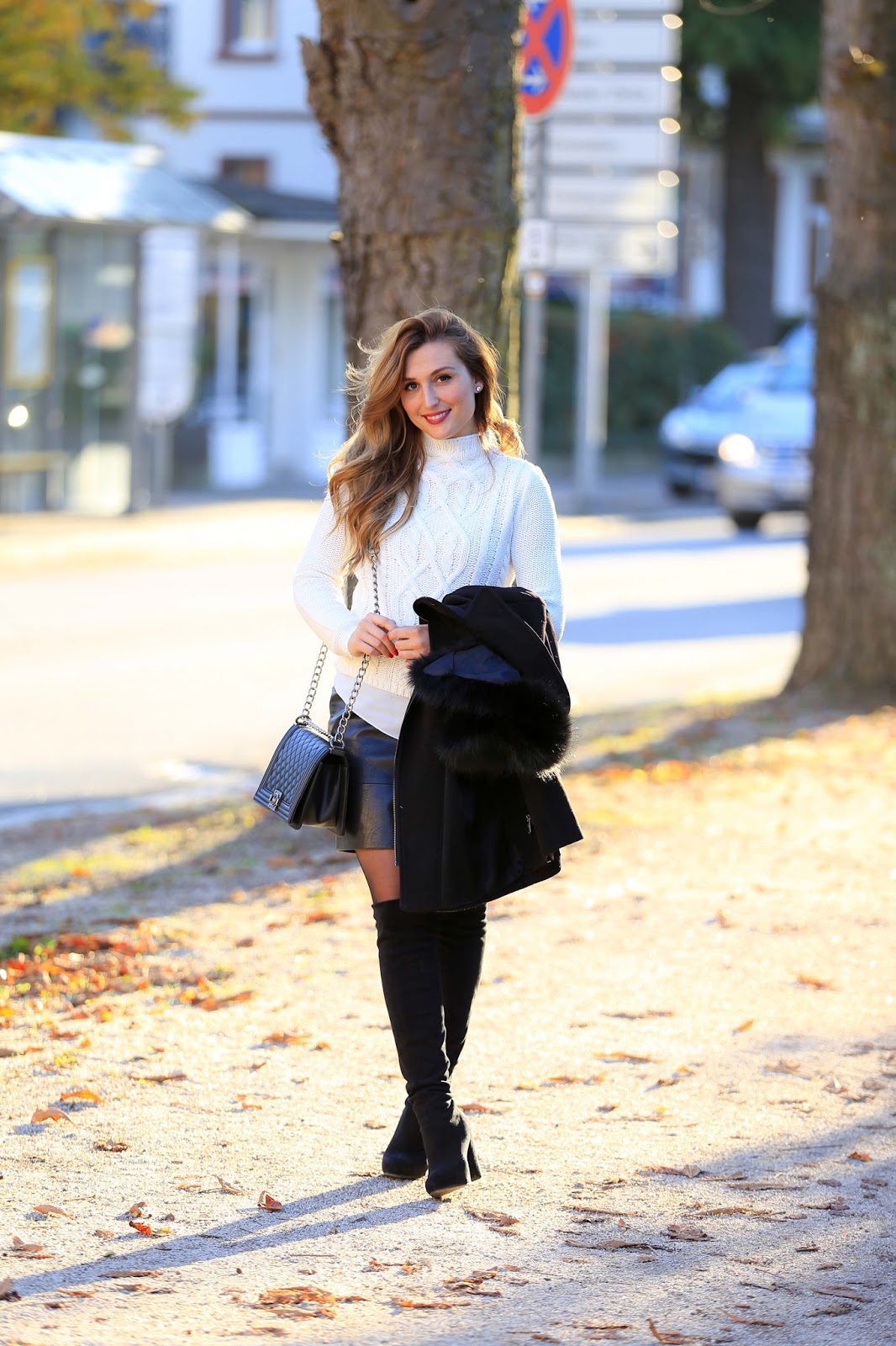 Schwarzer-Mantel-winter-outfit-inspiration-Fashionstylebyjohanna-Schwarze Jacke-Orsay-Orsay-Looks-Kleidung-von-Orsay-Overknees-schwarze-Overknees-Blogger