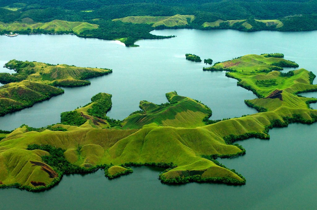 Hasil gambar untuk 3. Danau Sentani
