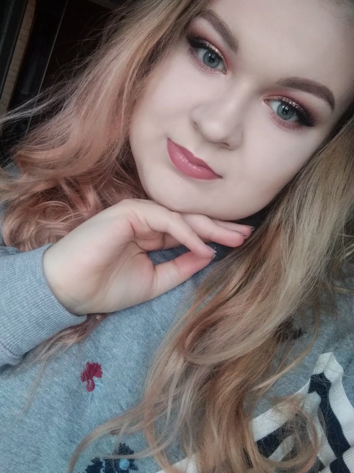 Majmejkap Makijaż Sylwestrowy Wersja Użytkowa Lovely Maybelline