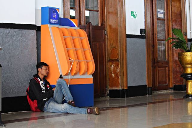 Free Charging Booth - The need of modern society Free Charging Booth - The need of modern society