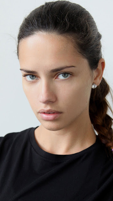 adriana-lima-without-make-up-girl-mobile-wallpaper-1080x1920.jpg