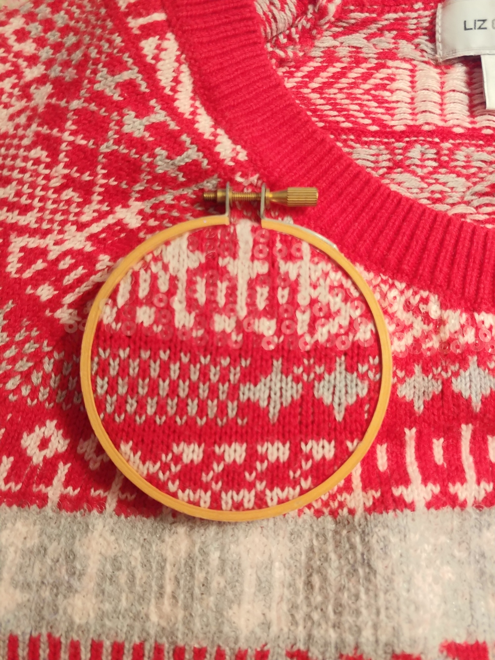 how to make embroidery hoop sweater ornaments