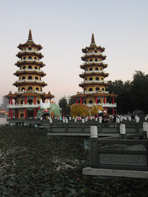 Pagodas del dragón y del tigre, en el lago Lotus, Kaohsiung