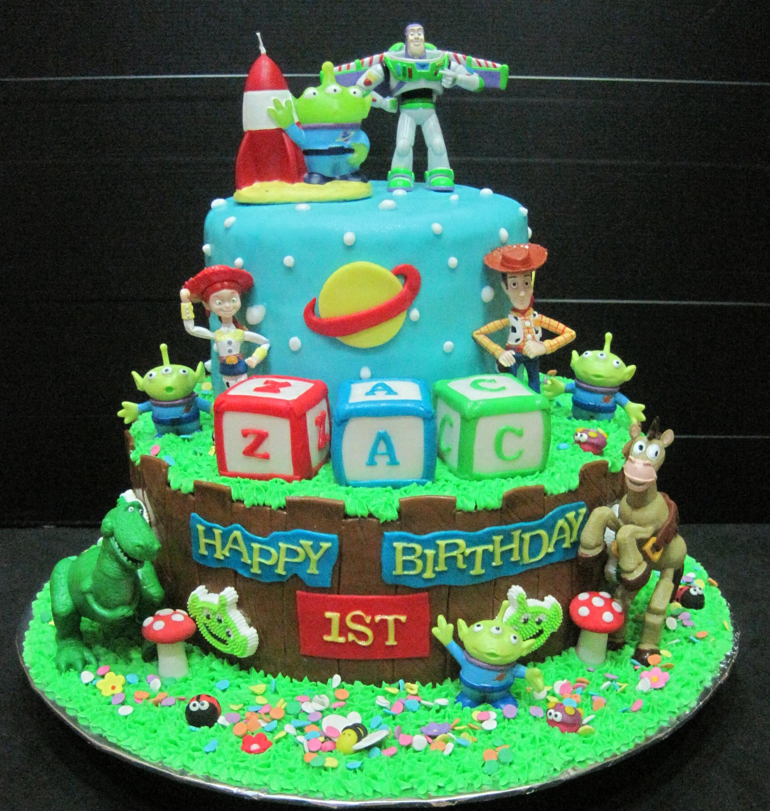 Cupcake Divinity Toy Story theme cake ( figurines provided by customer)