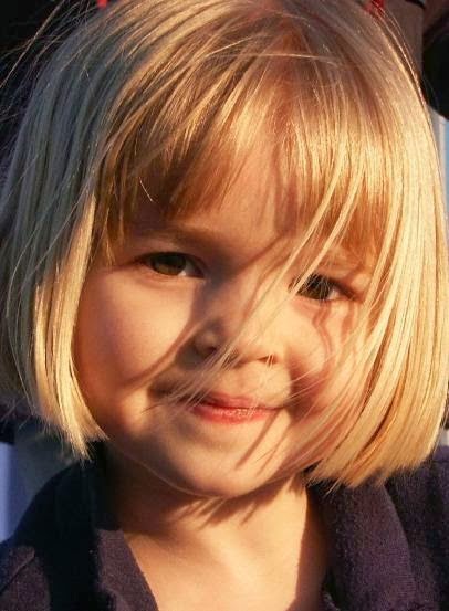 heart shape braids hairstyle for valentine or school fete}