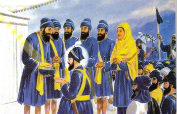 Waheguru ji ka khalsa Waheguru ji ki fateh, Imagem dos 5 amados fazendo o batismo de novos sikhs khalsas