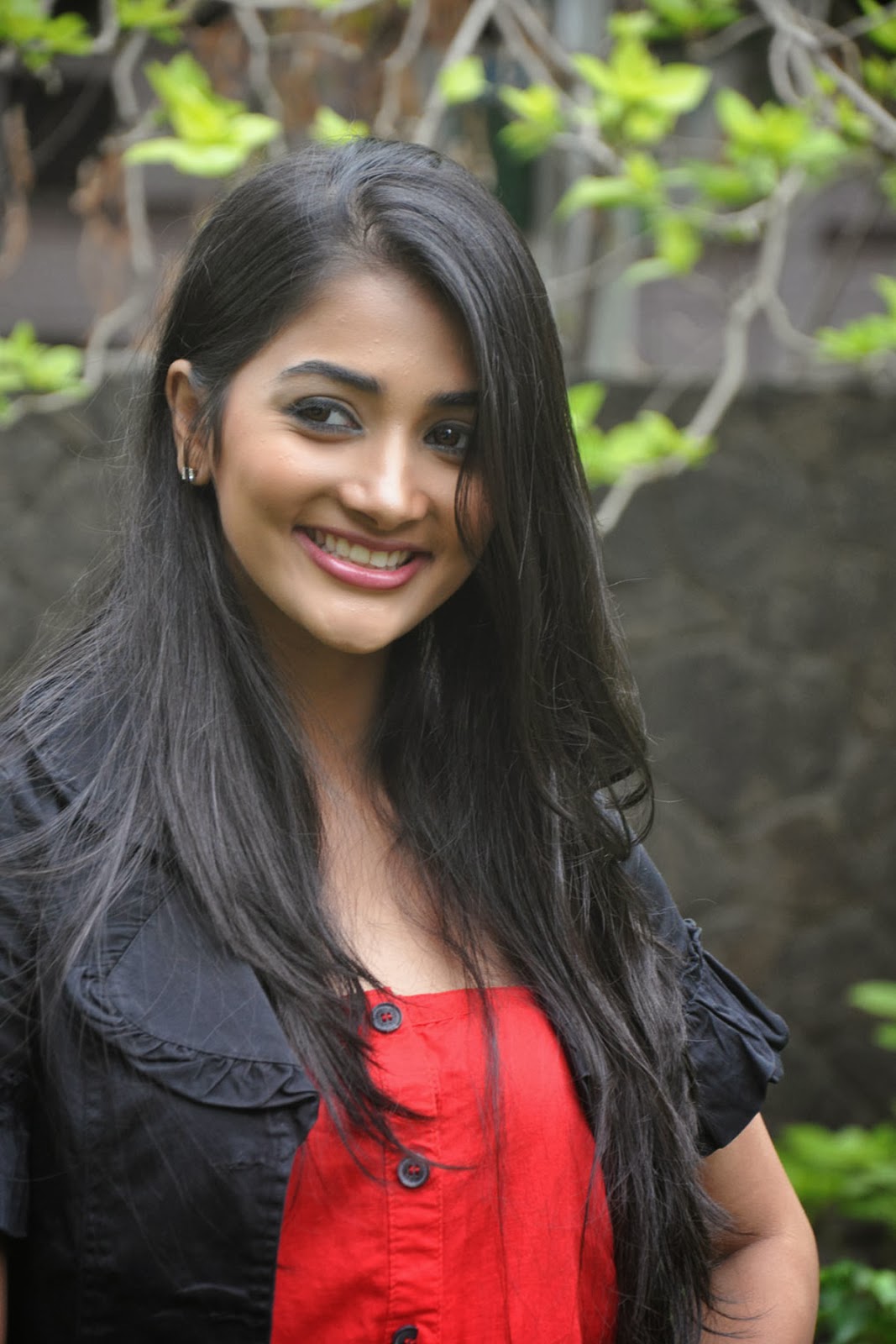 Pooja Hegde HD Wallpapers