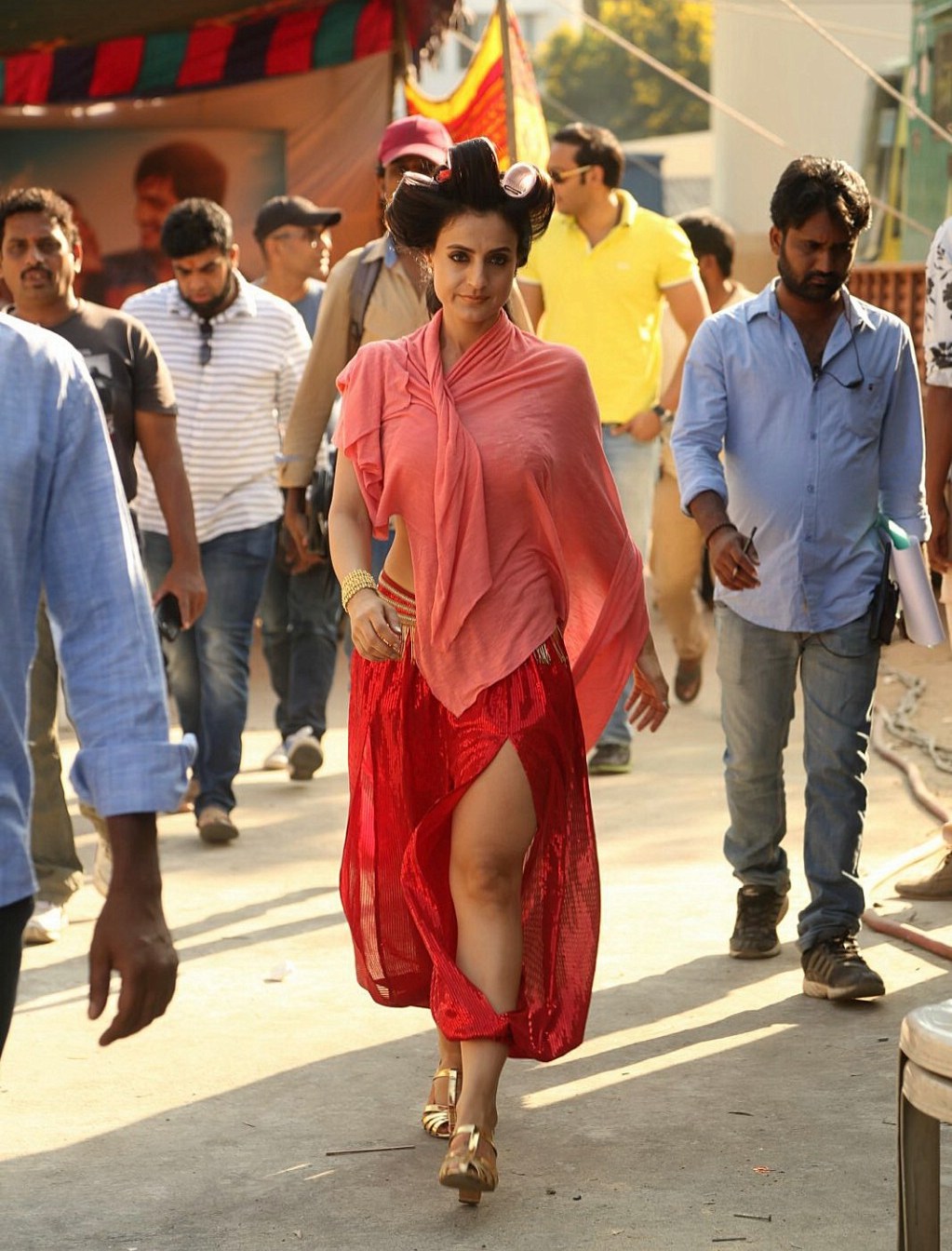 Ameesha Patel Showcasing Her Sexy Curves At Telugu Film â€œAakatayiâ€ Press Meet in Hyderabad