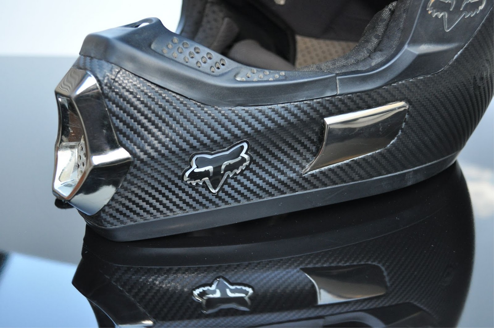 gigacube Fox Motorcross Helmet Carbon Fibre Wrap