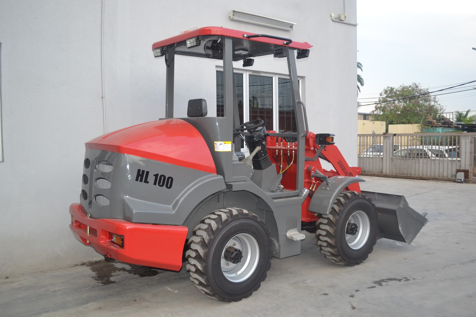 U.O.E. Equipment Sdn. Bhd. New Mini Wheel Loader HL100 ( ExStock )