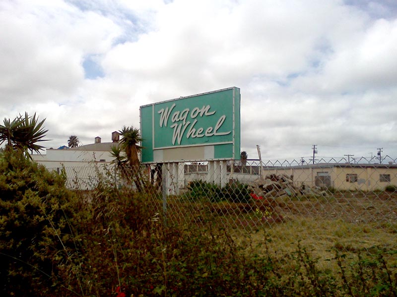 I HEART EVERYTHING Wagon Wheel Motel Gone but not