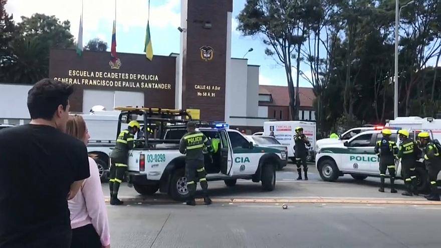 CARRO BOMBA DEJA 21 MUERTOS EN COLOMBIA
