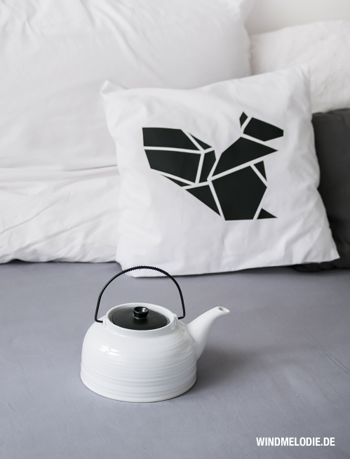 Teekanne schwarz weiss Eichhörnchen Kissen Origami Teekanne schwarz weiss Eichhörnchen Kissen Origami