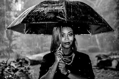 صور مطر , خلفيات أمطار وشتاء جميلة تعبر عن البرد Woman-1030944_960_720