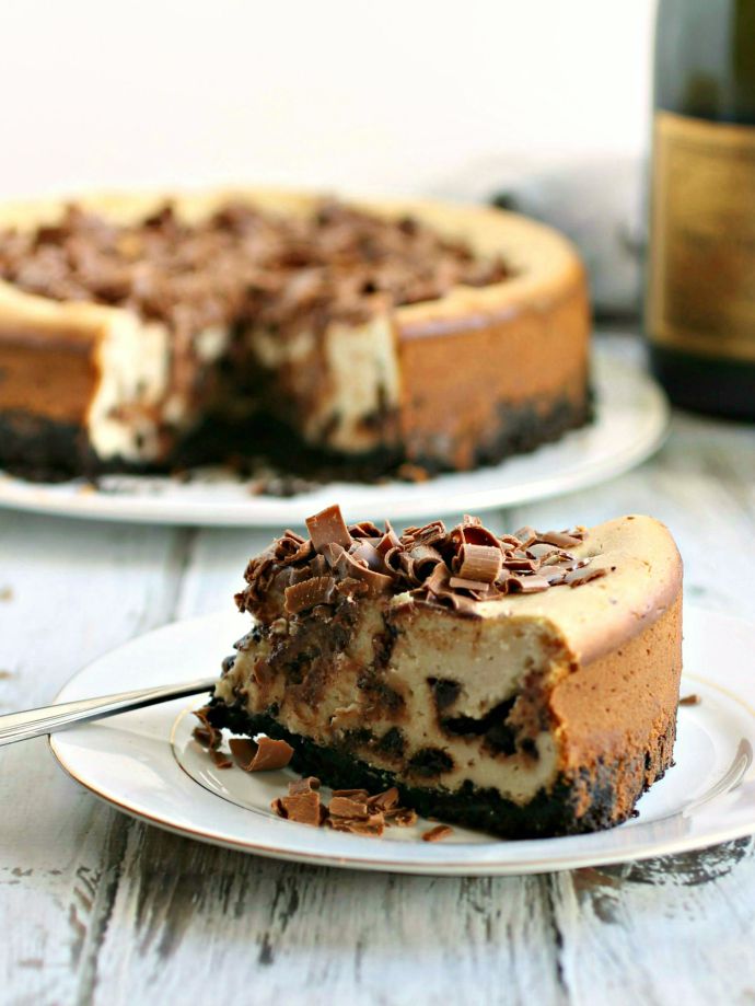 Chocolate Chip Recipes - Chocolate Chip Cheesecake with Oreo Crust| Homemade Recipes http://homemaderecipes.com/holiday-event/national-chocolate-chip-day