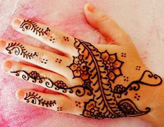 Henna Tangan Bunga 003 gambar henna, henna tangan, henna simple, motif henna, motif henna tangan simple, gambar henna tangan, motif henna untuk pemula, foto henna, henna tangan cantik, henna tangan simple, henna pengantin, gambar henna simple, henna kaki, contoh henna, gambar hena di tangan, lukisan henna, desain henna, henna, henna art, henna arab, henna india, hena, foto henna, henna art